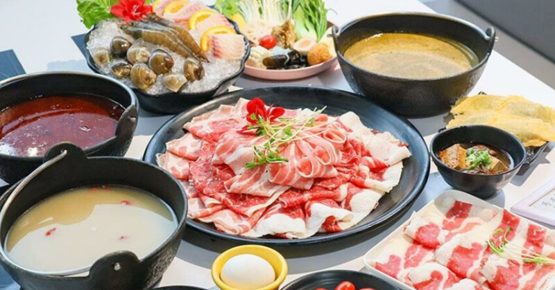 竹北火鍋推薦玖享聚鍋物！299元平日商業午餐，搭吃到飽自助吧超值。