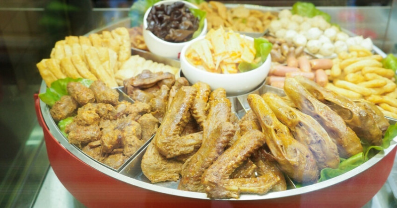 台北西門町麻辣滷味推薦！鼎王新作品牌六米麻辣滷味，麻辣控宵夜必吃清單。