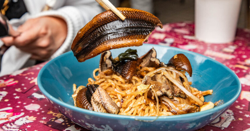 台南國華街美食推薦！福昇小食鱔魚意麵大火快炒，乾炒鱔魚意麵鍋氣十足。