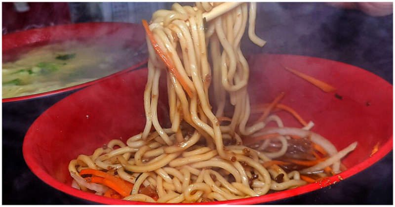 港傳奇「北大荒」巨無霸水餃老滷味！上班族宵夜必訪，排隊也值得的雙重美味～