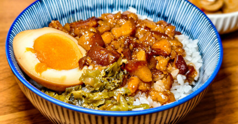 台北滷肉飯必吃！老童小吃部新址再掀排隊人潮，五百碗滷肉飯排隊也要甘願。