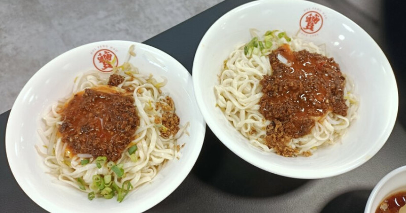 不用再跑三峽！喙蘴號三峽老虎麵樹林新分店，招牌乾辣麵老虎醬加爆。