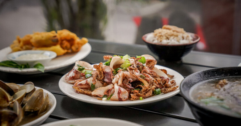 金山美食推薦！金山最強漁村料理Amajia必點薑爆小卷，感受鄉下阿嬤家氛圍。