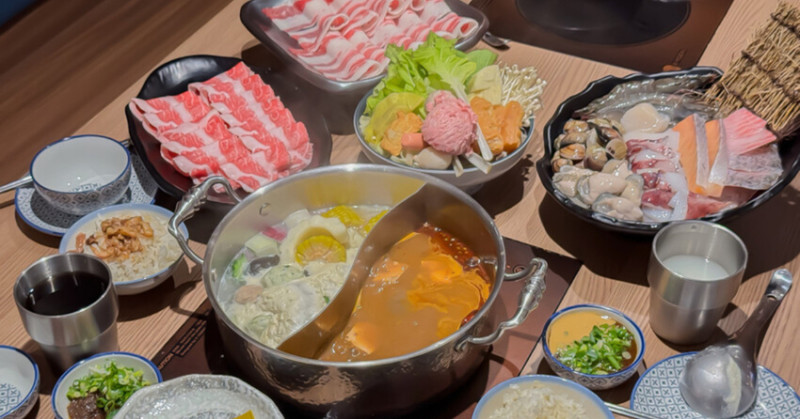 高雄美食必吃「這一小鍋高雄SOGO店」個人小火鍋澎派自助吧吃到飽。