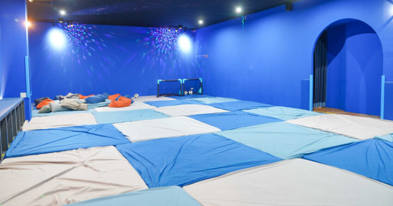 宜蘭最新室內景點！免睡殿暢玩5大遊戲，情侶約會雨天首選。