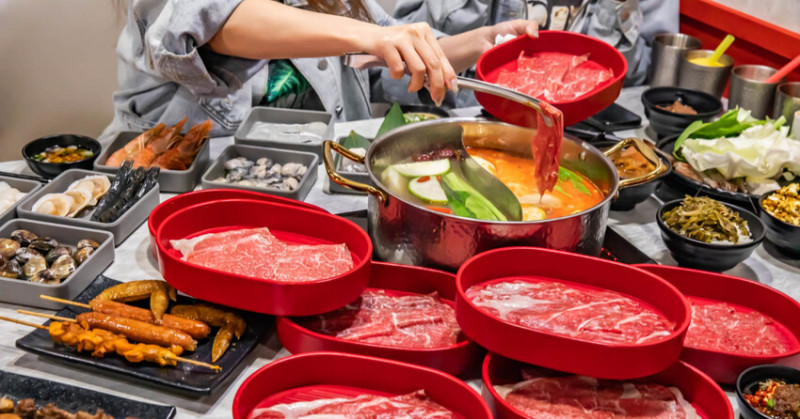 桃園中壢吃到飽首選！拼什鍋和牛烤串火鍋無限吃，堪到到凌晨CP值爆棚。