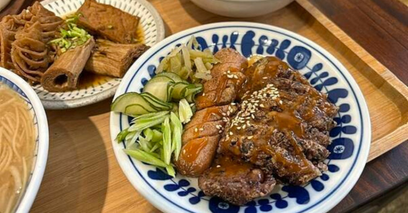 台南隱藏版蔬食咖啡店！老爹蔬食從漿糊麵線到檸檬塔通通必點。