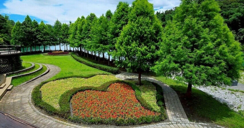 南投日月潭向山遊客中心！清水模建築湖景拍美照，全台最美遊客中心。
