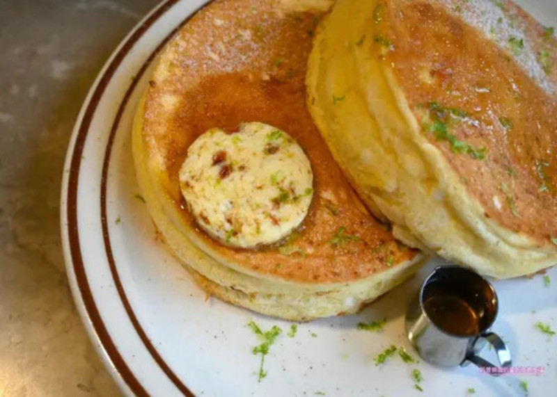 咖朵咖啡搬家後更有度假感！外雙溪秘境咖啡廳，必吃舒芙蕾，沒預約吃不到。