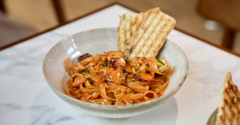 林口三井Outlet美食推薦！TOASTERiA Cafe新插旗，限定版義大利麵必點。