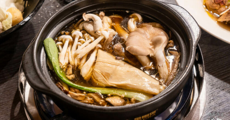 台中新社花海美食！米其林必比登餐廳「菇神」，人氣鍋物 香菇料理必吃。