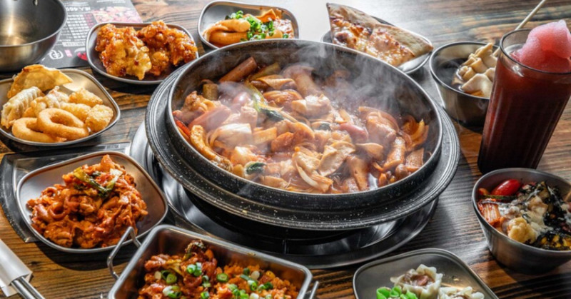 萬華韓式炒雞鍋吃到飽只要一口價，西門町高CP韓式料理。