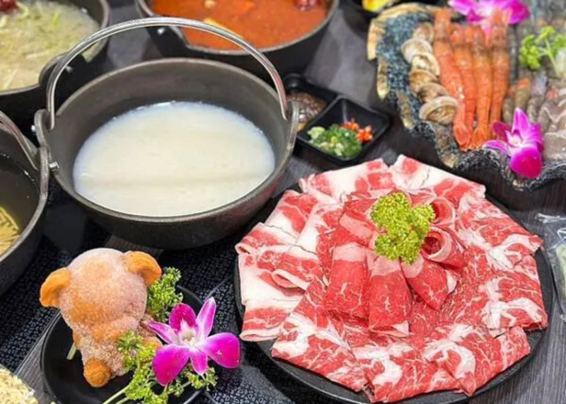 林口火鍋推薦！熟度精緻鍋物必吃的重慶椒麻酸菜魚鍋。