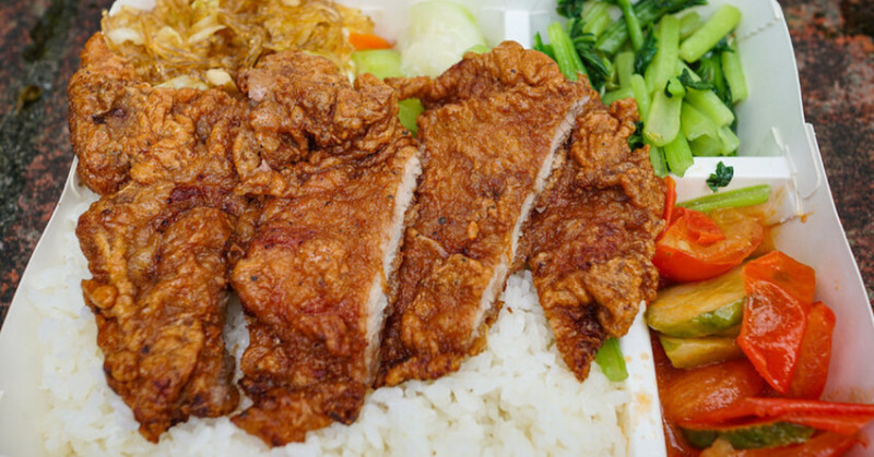 景美夜市便當老字號！再福排骨招牌炸排骨飯香酥入味，在地人激推