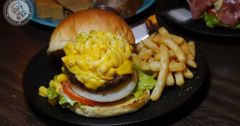 東區早午餐首選！ABV美式餐酒館台北最道地手工漢堡，美式烤肉美味爆棚。