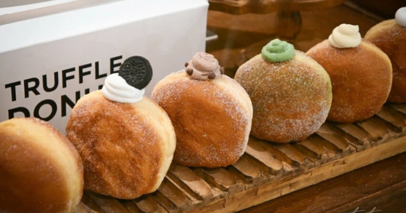 日本鳥取必吃甜點！TRUFFLE DONUT人氣生甜甜圈，鳥取車站丸由百貨附設內用區。