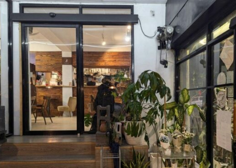 台北全素複合式空間「啼岸 Vegan resort」有貓又寵物友善的療癒勝地。