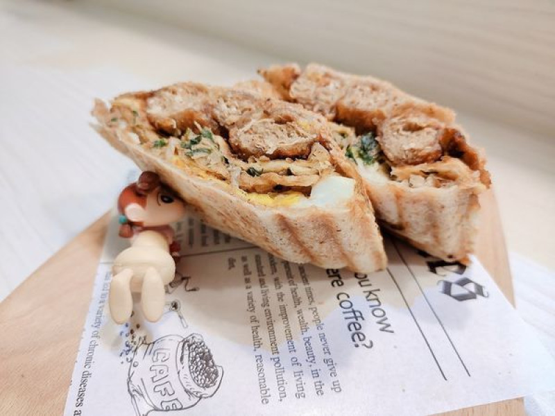 隱藏在巷弄間的美食，菱紋蔬香咖啡館