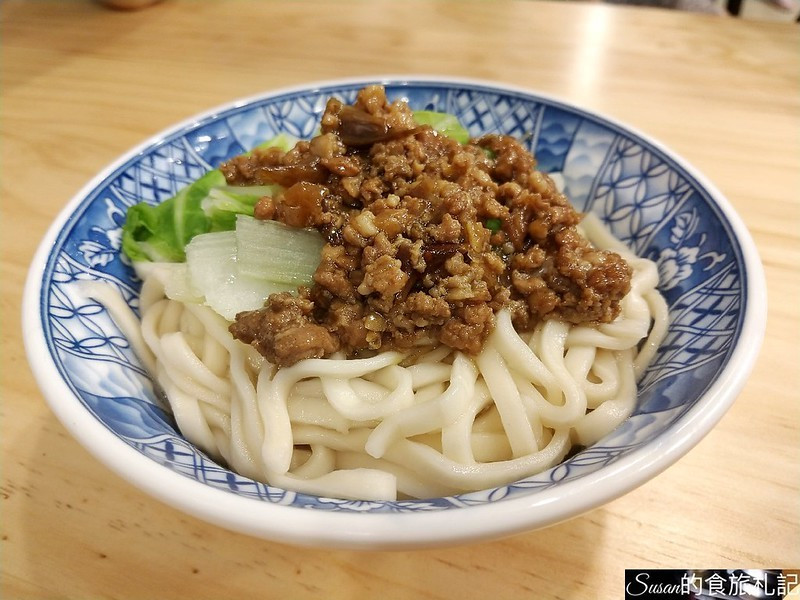 台中美食|桂枝麵店，傳統小吃、文青風格裝潢，涼麵、麻醬麵、小菜和滷味，傳承媽媽美味的手藝  青海路美食