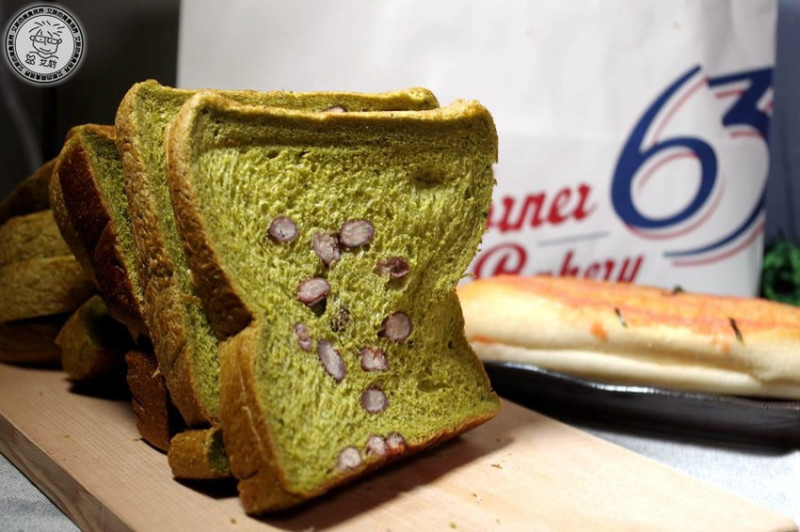 【抹茶．生吐司】抹茶與 生吐司 完美結合在加上了萬丹紅豆的畫龍點睛真的太美味．Corner Bakery 63 國賓麵包房x台北國賓大飯店