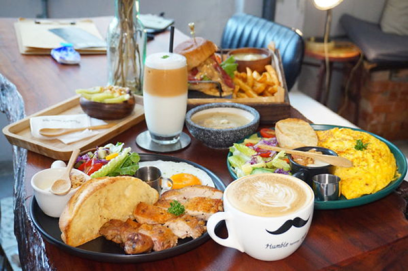 [高雄美食] 超用心的懷舊風情早午餐-亨寶咖啡 Humble Beginnings Cafe /高雄早午餐推薦 /高雄咖啡廳推薦