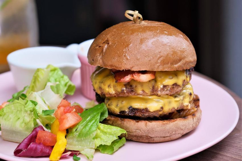 SuSu Burger｜大稻埕搖身一變的美式漢堡專賣店！超厚手打漢堡肉！純手工堅果脆花生醬！迪化街美食推薦、大稻埕美食推薦、霞海城隍廟美食推薦、台北美式漢堡推薦