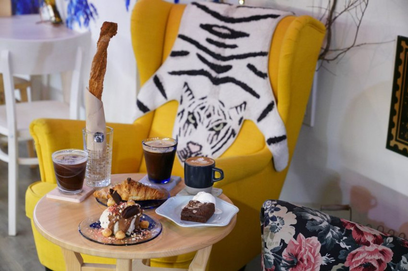 【新竹美食】吉十咖啡｜酥脆打虎棒｜特色戚風蛋糕｜自製可頌｜下午茶｜