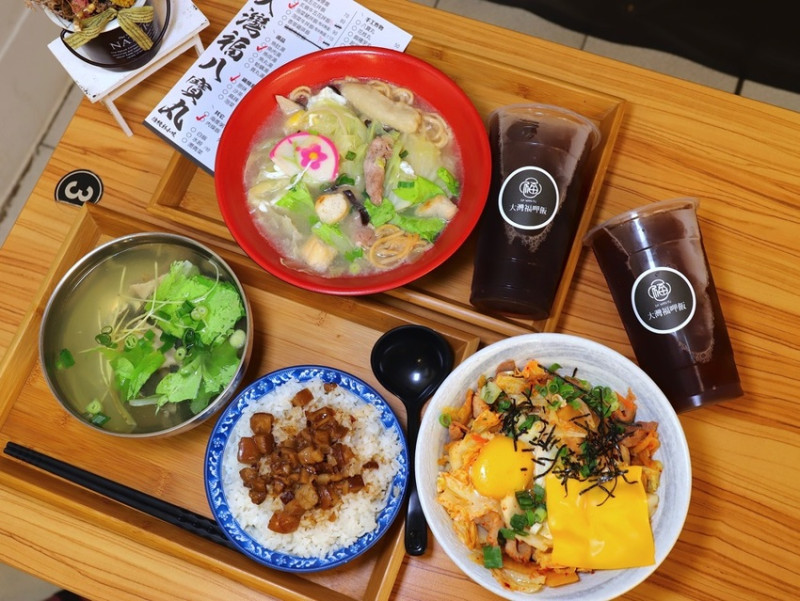 大灣福八寶丸（五妃店）：古早味小吃八寶丸，讓你吃到外婆的手作滋味/過年伴手禮盒優惠團購中｜五妃街必吃美食.年菜推薦.比依氣炸鍋食譜 - 進食的巨鼠