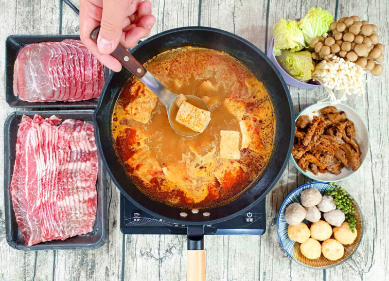 【料理包推薦】王品瘋美食購物網 週末麻辣夜-火鍋澎湃組X戰在一起蔬菜箱 在家也能吃到青花驕經典麻辣鍋 辣