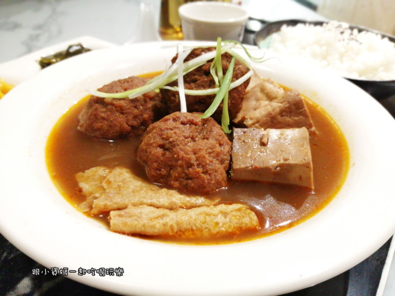 【新莊美食記】麻麻號 排骨 鴨血 豆腐專賣 CP值高到爆表 又香又麻超入味 鄰近捷運輔大站 輔仁大學美食小吃推薦