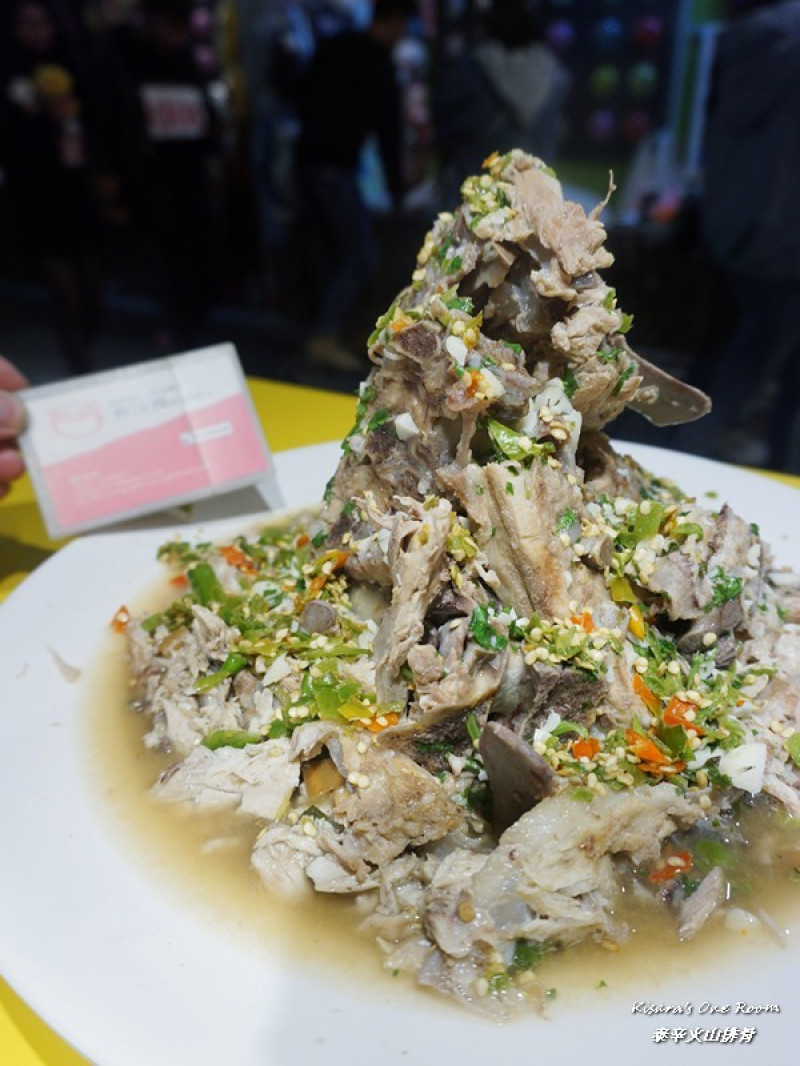 逢甲美食．令人大呼過癮的勁辣排骨山──泰辛火山排骨