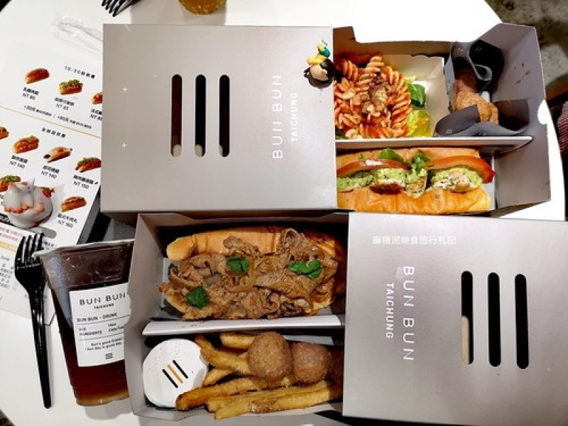 【台中 南屯區】奶油脆皮麵包、大片落地窗、可愛貓頭鷹、台中最美速食店『BUN BUN 2文心森林店』