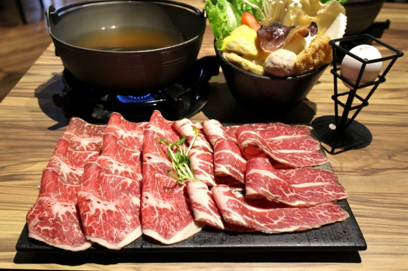 【東區美食推薦】東區銅盤烤肉推薦/東區昆布火鍋推薦/高CP值小資聚餐/忠孝復興站美食推薦/滷肉飯吃到飽*咕咕咕嚕大安店