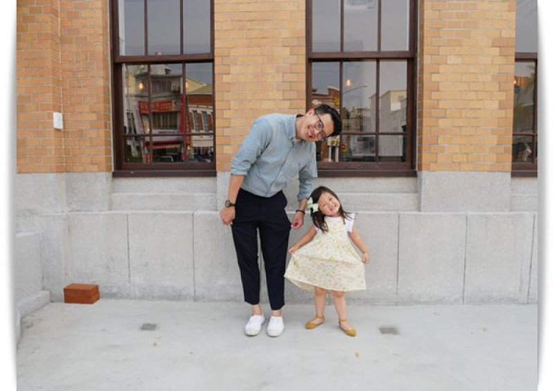 高雄最古老銀行喝咖啡「新濱・駅前」好有味道、超好拍。