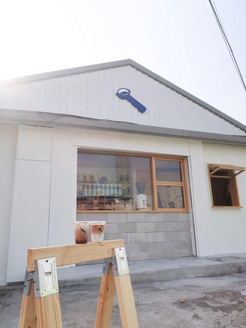 ABG Coffee 日式氛圍的白色小屋,外帶咖啡店,提拉米蘇