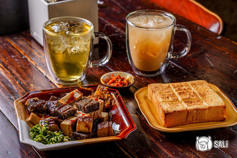 其美咖啡 x 其美不動產｜台中北區復古特色咖啡廳，飲品餐點百元有找，還有冰滴冷淬阿里山青茶（不限時/有WIFI）