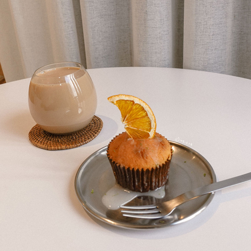 青埔美食。我們咖啡nous cafe 桃園高鐵站旁的極簡韓風咖啡 限定手工肉桂捲