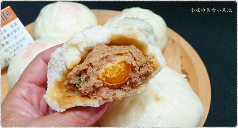 第三市場美食║秒殺肉包！手作東坡蛋黃鮮肉包、饅頭，皮Q餡飽滿，yummy~(午後有外送)