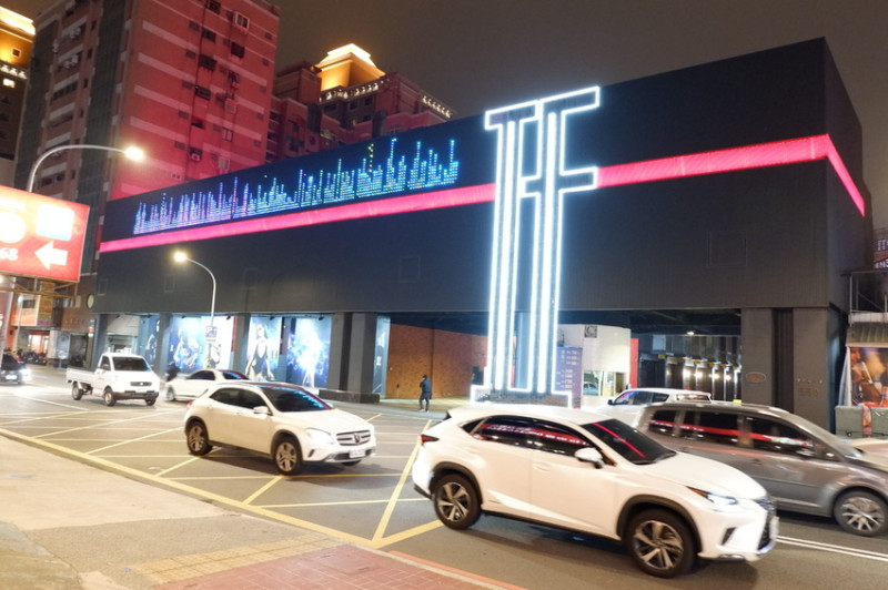 [桃園汽旅推薦]快來 IF Motel開房間! 享受BOSE音響 讓你享受猶如在跨年晚會現場一般的立體環繞音效 🎶 🎵 🎶