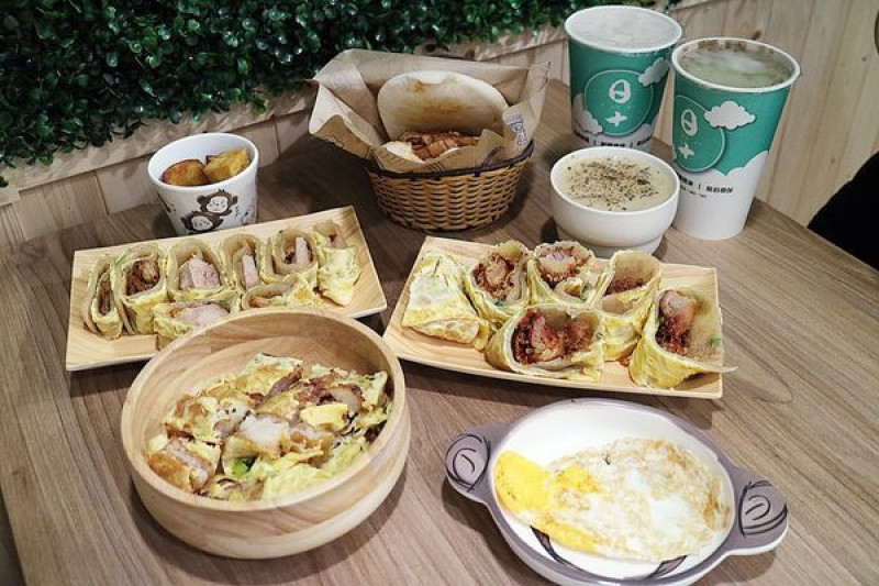 高雄楠梓區=<吃飽>不得不推的超夯楠梓早午餐【日十．右昌店】以新鮮美味為呈現的早午餐，特別的蛋餅讓我印象深刻，從台南夯到高雄你不能錯過=