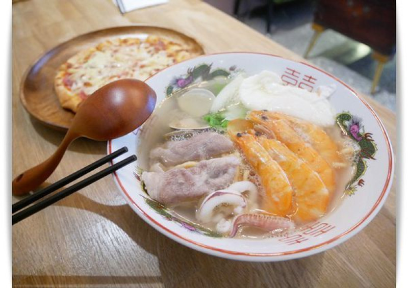 高雄「R512x好好吃頓飯」味道老宅裡吃鍋燒麵。