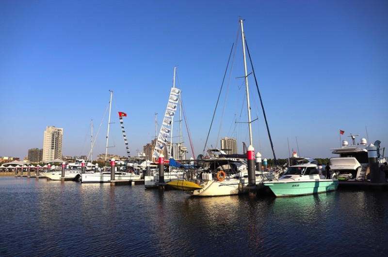 2020亞果遊艇展即將舉辦！每年遊艇大會師-齊聚台南安平區亞果遊艇會，一起吹海風品美食賞遊艇｜在台灣就能欣賞無敵海景的安平遊艇碼頭 - 進食的巨鼠