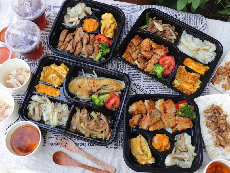 福豆屋-安平店：鐵板燒餐盒新推出!!!只要168元起就能宅在家享用美味的鐵板燒.加價59元升級套餐還多一道鐵板主食.肉燥飯.鐵板起司蛋.甜點.飲料 - 進食的巨鼠