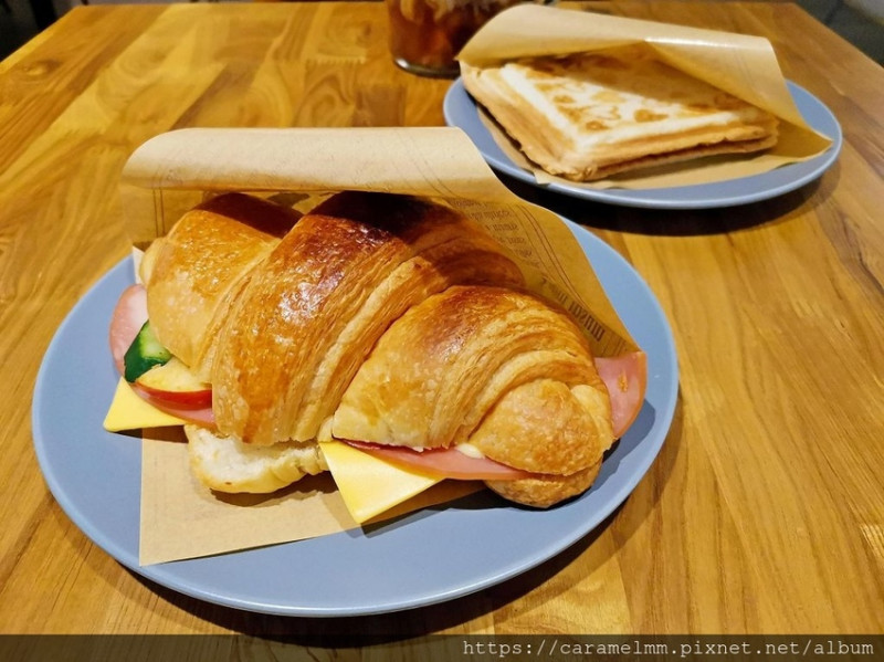 【苗栗頭份】粹咖啡 粹Coffee 頭份早午餐 頭份下午茶 頭份咖啡 貝果 三明治 熱壓吐司 輕食 不限時 提供插座 wifi 文附菜單 頭份大潤發