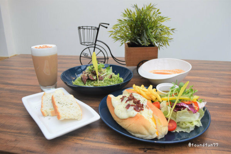 At • First早寓全新2代店日光早午餐美味再升級/東區美食