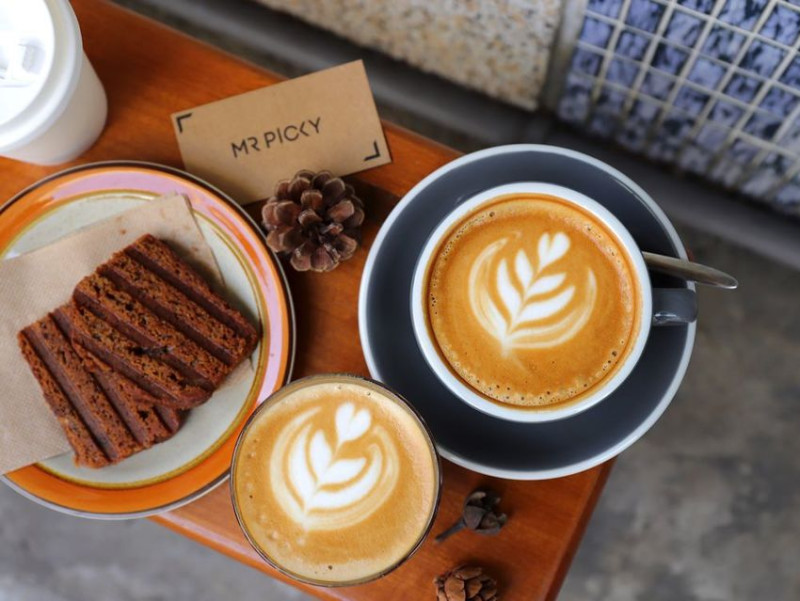 MR PICKY Roasters：在台南百年老屋前喝咖啡｜隱身台南巷弄內的咖啡隨行吧，用咖啡開啟一天的活力，輕食組合超划算！ - 進食的巨鼠