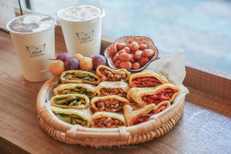 大溪美食 大叔大嬸uncle&aunt 早午餐食務所X魔王 像咖啡廳的早餐店 豆皮蛋餅好吃 還有小肉豆 內文有店家資訊與菜單