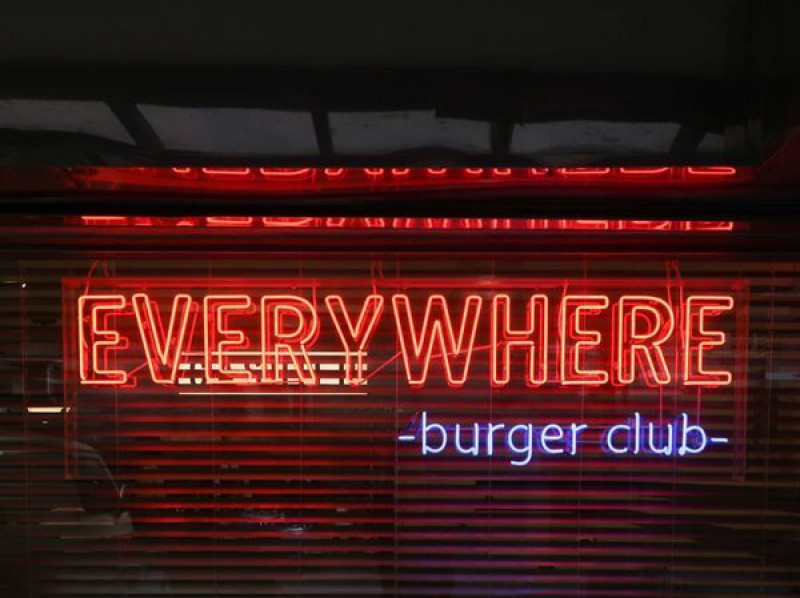 EVERYWHERE  BUGER  CLUB 漢堡俱樂部 國父紀念館好吃漢堡  有名的漢堡餐車有店面囉！