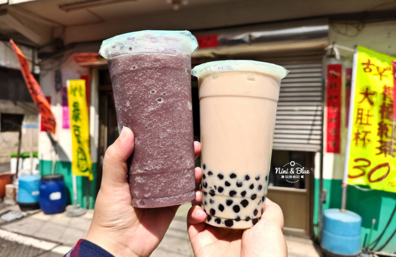 新金發冰店 | 台中大肚熱門60年飲料冰店，古早味冰棒、大肚杯通通銅板價格 Nini and Blue 玩樂食記