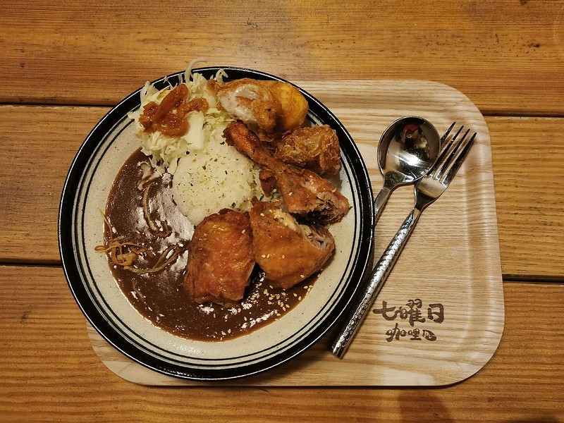 【台灣，桃園，中壢】在地生活的日常美食，ＣＰ值超高又美味的『七曜日咖哩』。（中壢美食）
